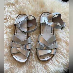 Kids Silver Saltwater Sandals Size 1